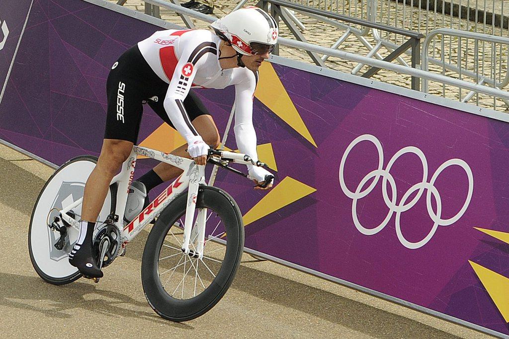 La chute de Fabian Cancellara a mis fin à ses espoirs de médaille. [KEYSTONE - JEAN-CHRISTOPHE BOTT]