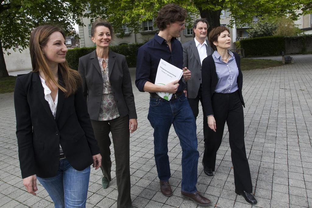 Les candidats à la présidence du parti des Verts: Adèle Thorens, Esther Maag, Bastien Girod, Geri Mueller et Regula Rytz (de gauche à droite). [KEYSTONE - Salvatore Di Nolfi]