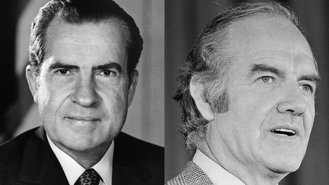 Richard Nixon et George McGovern en 1972-Après un premier mandat de 1968 à 1972, le républicain Richard Nixon se représente face au démocrate progressiste George McGovern. Il est facilement réélu avec 23,2 points d'avance, soit le 4e plus large score de l'histoire américaine. Mais cet élan positif ne dure pas et Nixon ne peut aller jusqu'au bout de son mandat: empêtré dans le scandale du Watergate, il démissionne en 1974 et cède sa place à son vice-président Gerald Ford.