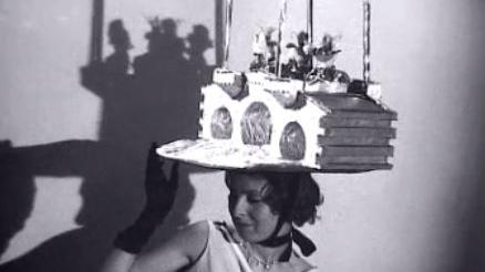 Catherinettes, concours de chapeaux en 1962. [RTS]