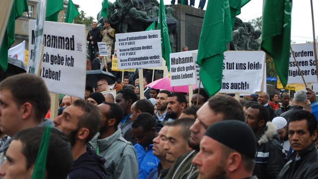 250 personnes ont répondu à l'appel du Conseil islamique suisse et d'autres organisations musulmanes et ont manifesté à Berne. [Gaël Klein]