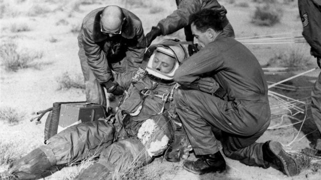 16 août 1960: joseph Kittinger Excelsior III [AP Photo/U.S. Air Force]