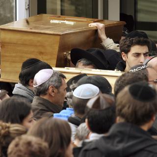 Les cercueils des victimes du tueur de l'école juive à Toulouse.
