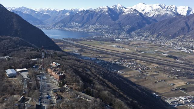 La plaine du Magadino, au Tessin, s'étend de Bellinzone à Locarno. [Gaetan Bally]