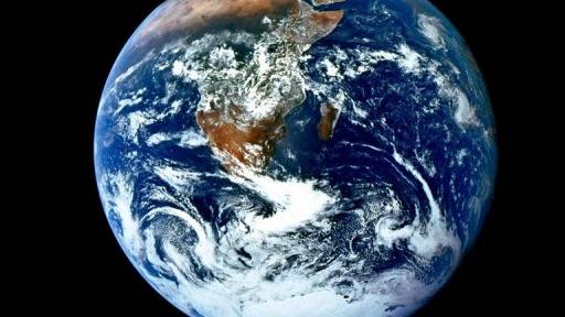 Vue de la planète terre fournie par la Nasa le 6 décembre 2002