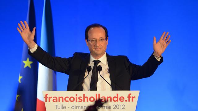 François Hollande savoure sa victoire devant la foule réunie dans son fief de Tulle. [Philippe Desmazes]
