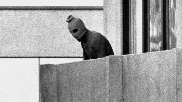 Munich 1972: des membres de l'organisation palestinienne Septembre noir prennent en otage des membres de l'équipe d'Israël. [AP]