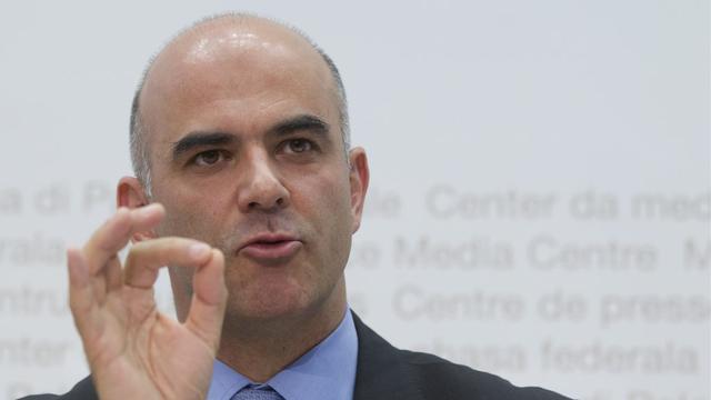 Alain Berset a annoncé une hausse moyenne des primes de 1,5%, la deuxième plus faible de ces dix dernières années. [Peter Klaunzer]