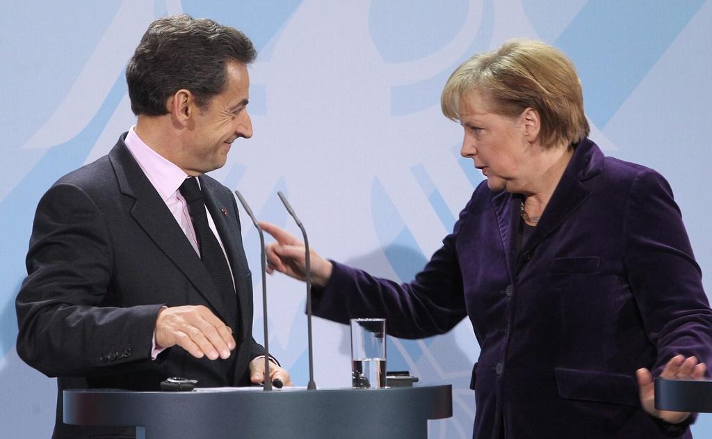 9 janvier. Le couple "Merkozy" s'accorde--Le président français Nicolas Sarkozy et la chancelière Angela Merkel affichent leur accord sur le principe d'une taxe sur les échanges financiers. Ils veulent que le pacte de discipline budgétaire soit accompagné de mesures pour la croissance et l’emploi, et qu'il soit signé "pour le 1er mars". [KEYSTONE - Wolfgang Kumm]