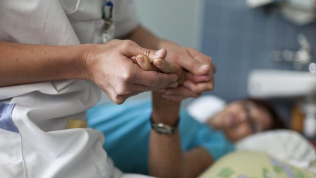 Fin du délai de consultation sur la proposition de réintroduire un moratoire sur l'ouverture de cabinets médicaux par des spécialistes arrive lundi. [Keystone - Gaëtan Bally]