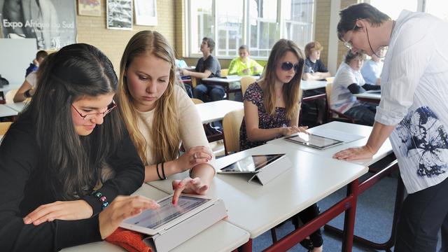 Le numérique marque un changement de paradigme pour l'école. [Lex Van Lieshout]