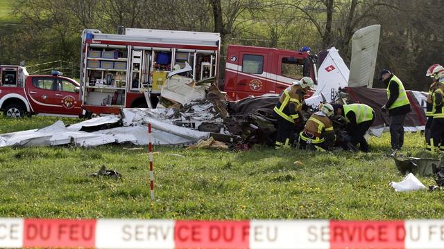 Six personnes ont péri samedi en milieu d'après-midi dans le crash d'un avion de tourisme à Tatroz, un village fribourgeois. [Maxime Schmid]