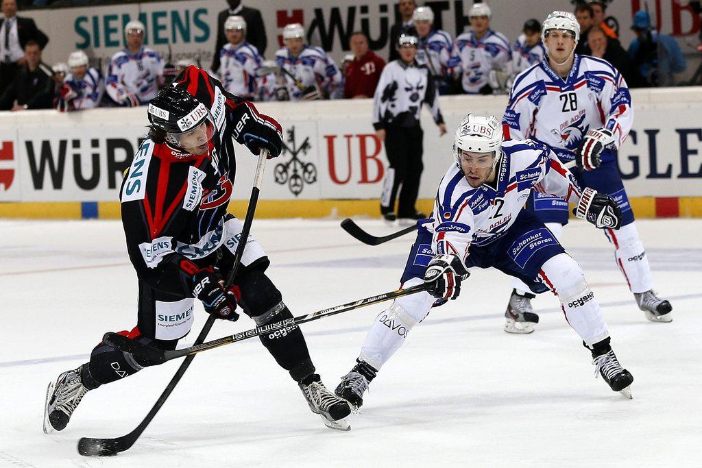 A l'image de Julien Sprunger, les Dragons ont évolué à un rythme trop élevé pour le leader de la DEL. [KEYSTONE - SALVATORE DI NOLFI]