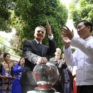 Didier Burkhalter était à Rangoun pour l'inauguration de l'ambassade de Suisse. [AP]