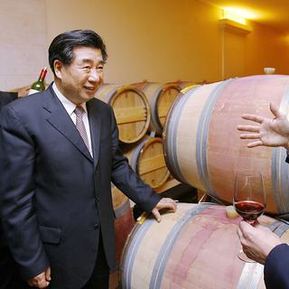 Les Chinois investissent notamment dans le vignoble français. [Patrick Bernard]