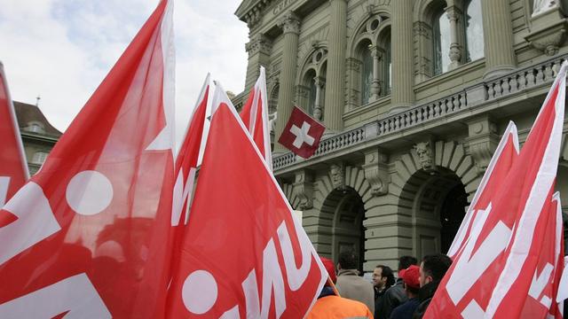 Les syndicats réclament un renforcement de la convention collective de travail (CCT) et des emplois stables dans le secteur de l'industrie. [Peter Klaunzer]