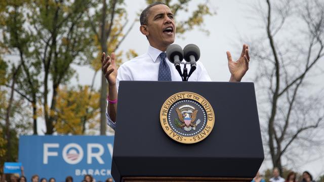 Barack Obama accuse depuis 15 jours son adversaire d'avoir adouci ou changé son message sur plusieurs questions de société, dont l'accès à la contraception et le droit à l'avortement. [AP Photo/Carolyn Kaster]