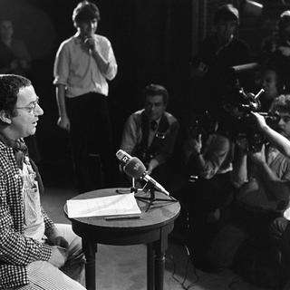 Octobre 1980: Daniel Cohn-Bendit soutient la candidature du comédien Coluche (photo) à la présidentielle française. [Pierre Guillaud]