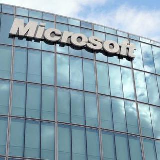 Le logo de Microsoft sur son siège à Paris