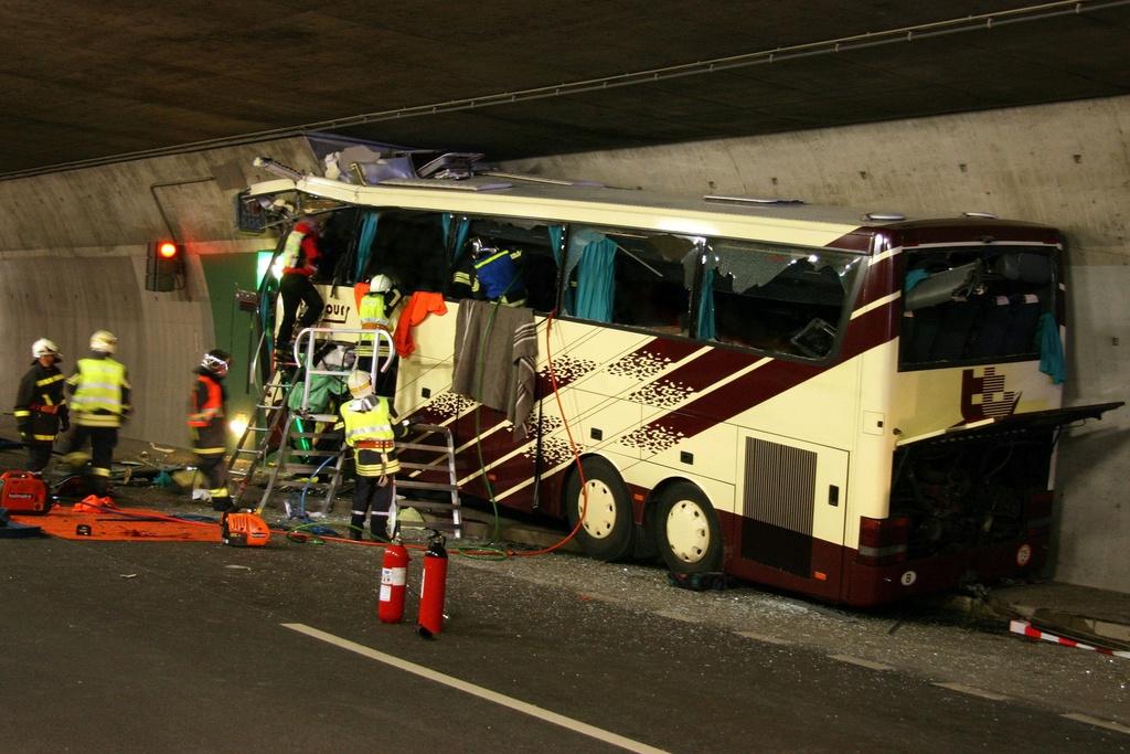 Les secouristes mobilisés durant la nuit. [KEYSTONE - Police cantonale valaisanne]