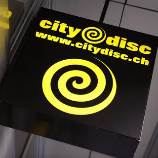 La chaîne de magasins CityDisc, détenue par l'opérateur Orange, va cesser de commercialiser des CD, DVD et des jeux vidéos. [Walter Bieri]