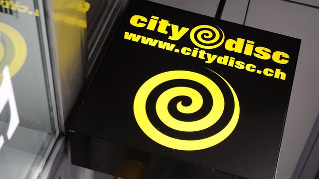 La chaîne de magasins CityDisc, détenue par l'opérateur Orange, va cesser de commercialiser des CD, DVD et des jeux vidéos. [Walter Bieri]