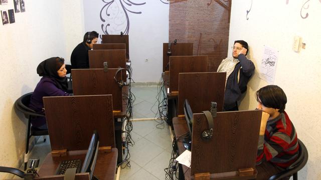 Un internet café dans la banlieue de Téhéran. [AFP - Atta Kenare]