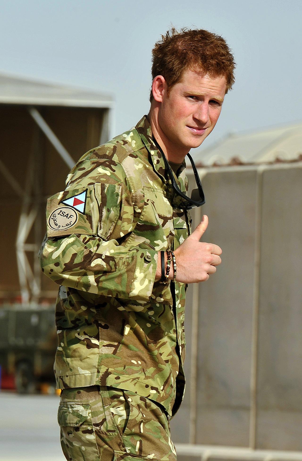 Sous le nom de "capitaine Wales", le prince Harry a été photographié à Camp Bastion, où il va mener une mission comme pilote d'Apache. [John Stillwell - � POOL New / Reuters]