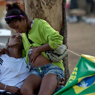 Les consommateurs de crack sont chaque jour plus nombreux à Rio. [Christophe Simon]