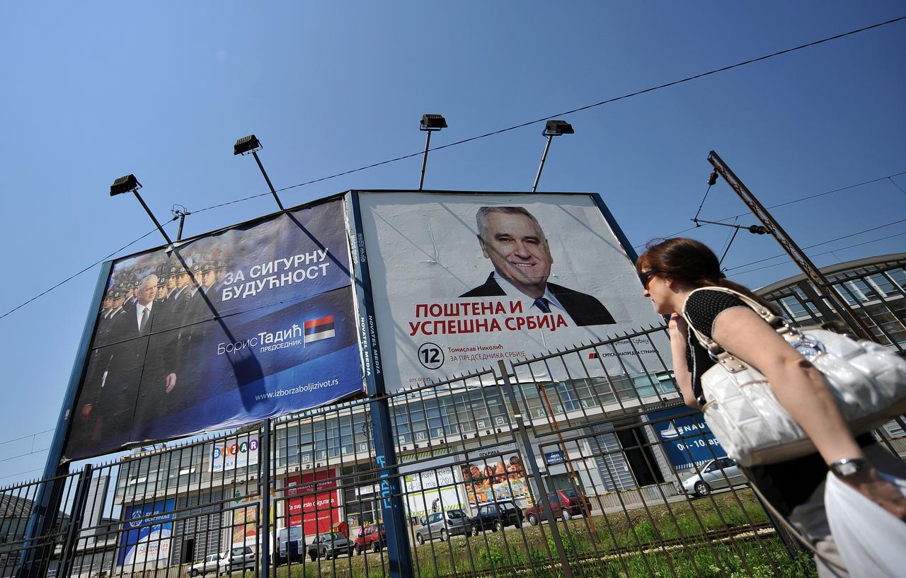 Deux hommes s'affrontent au second tour: Boris Tadic (à gauche) et Tomislav Nikolic. [AFP - Andrej Isakovic]