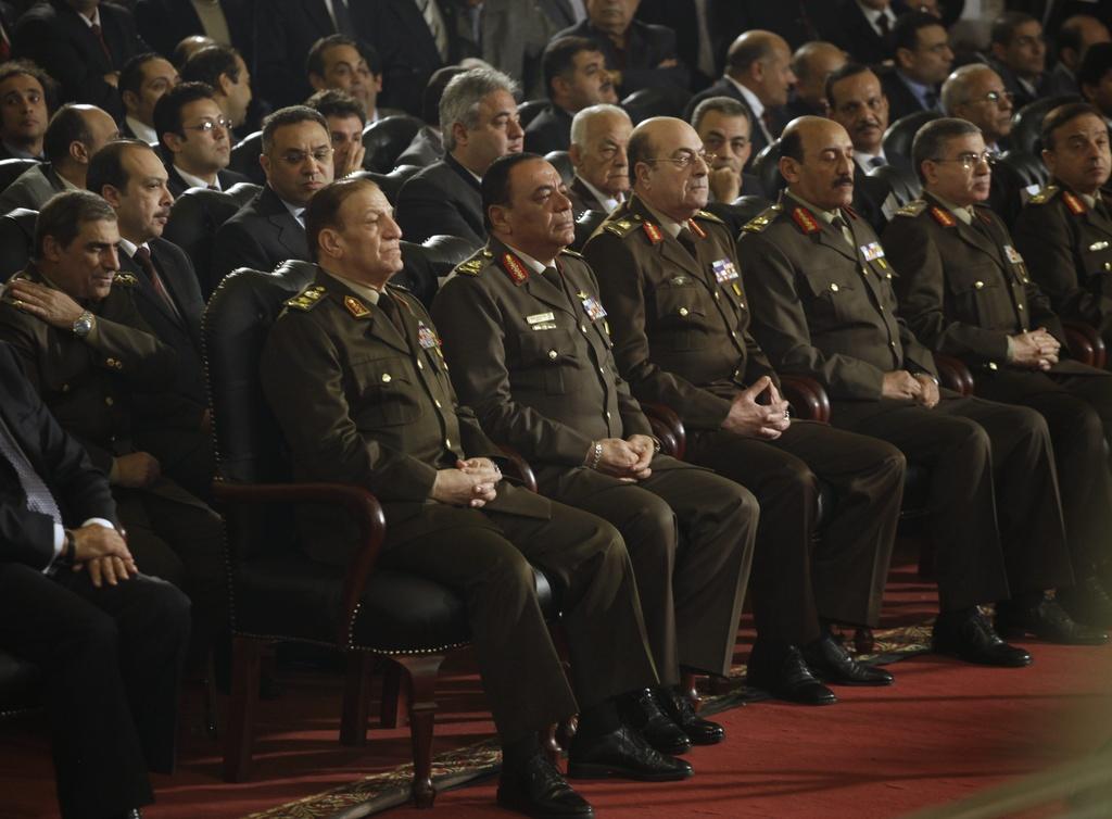 Une dizaine de généraux du Conseil suprême des forces armées ont assisté à la messe de minuit. [KEYSTONE - Maya Alleruzzo]