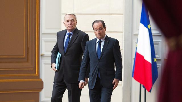 François Hollande et Jean-Marc Ayrault sont sous le feu des critiques de la presse. [Joël Saget]