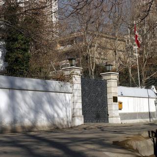 Les abords de l'ambassade de Suisse à Téhéran (photographie datant du 25 décembre 2003). [EPA/Abedin Taherkenareh]