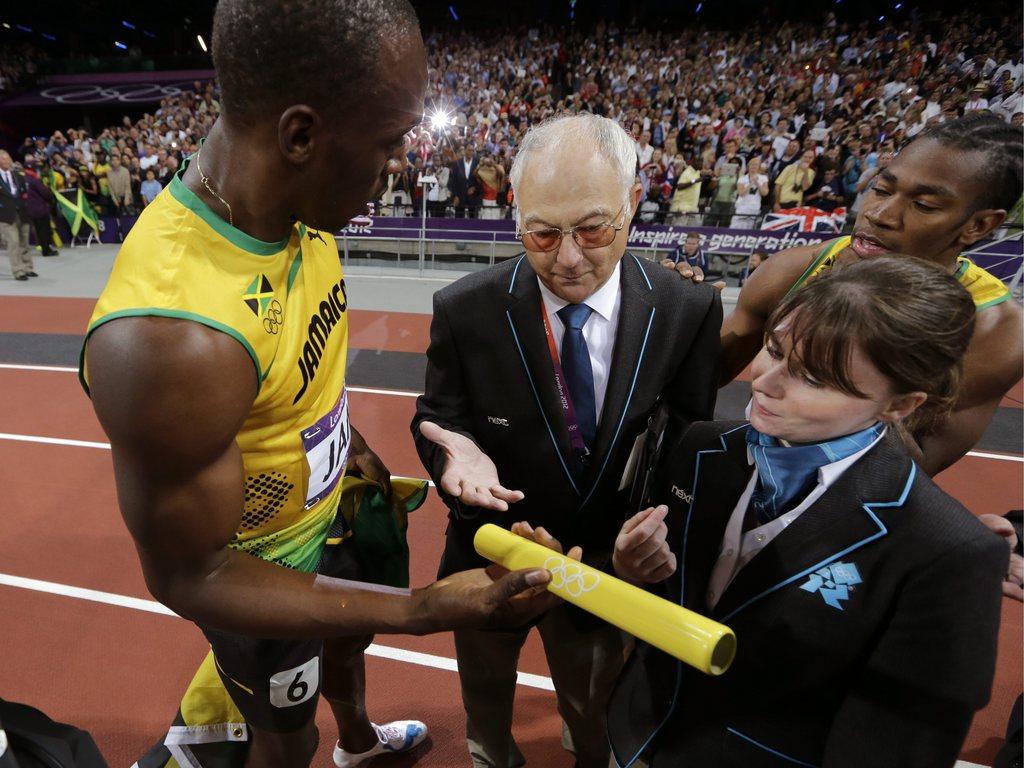 Bolt a tenté de négocier avec les arbitres. En vain, il a dû rendre le témoin. [KEYSTONE - David J. Phillip]