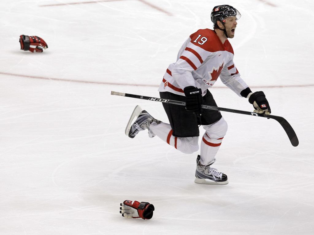 Thornton laisse éclater sa joie après la fin de la finale des JO 2010 face aux USA. [KEYSTONE - Julie Jacobson]