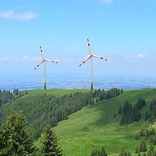Le projet du Schwyberg prévoit la construction de 9 éoliennes (photomontage) [Schwyberg Energie SA]