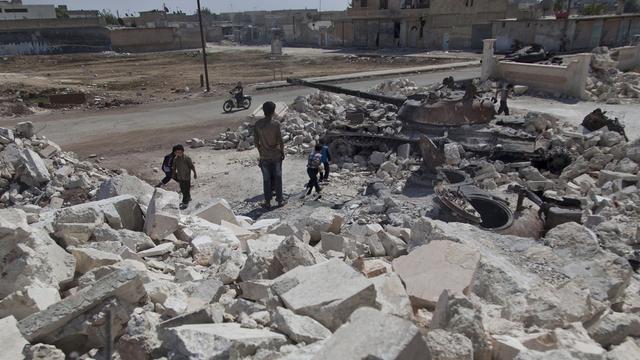 La localité d'Azaz, dans le nord de la Syrie, a été prise pour cible par les forces du régime de Bachar al-Assad. [Khalil Hamra]