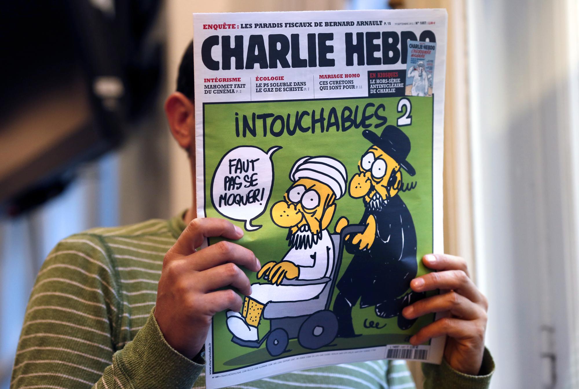 La couverture de Charlie Hebdo pastiche le film "Intouchables" et contient plusieurs caricatures de Mahomet en pages intérieures.