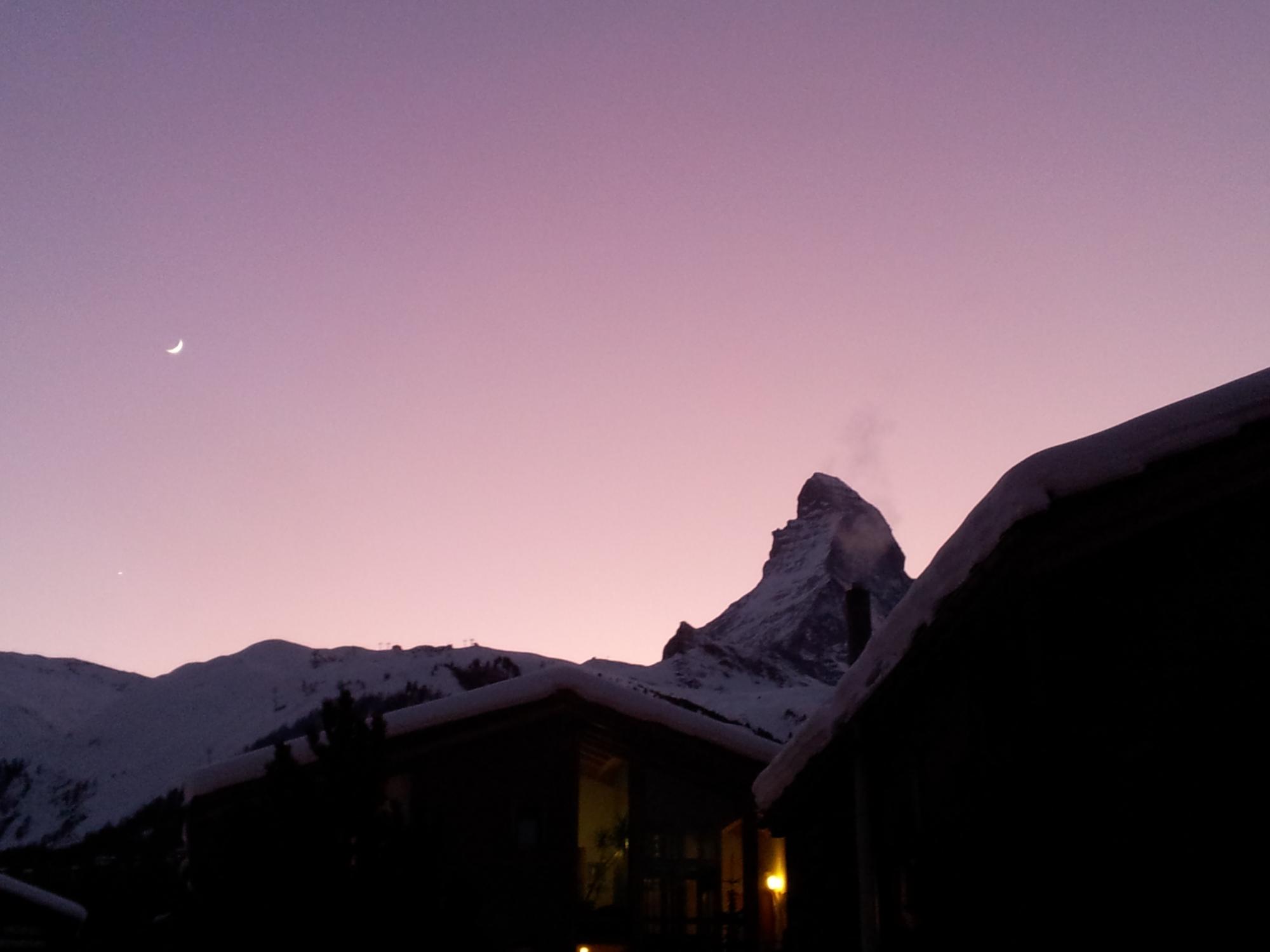 Le Cervin depuis le village de Zermatt (VS). [Yannick Papaux]