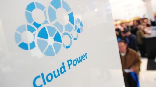 Logo de "cloud computing" sur le stand Microsoft au salon CeBIT d'Hanovre, le 2 mars 2011