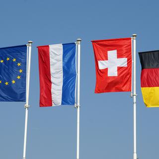 La voie bilatérale choisie par la Suisse pour traiter avec l'Union européenne est profondément remise en question par Bruxelles. [Yves Roland]