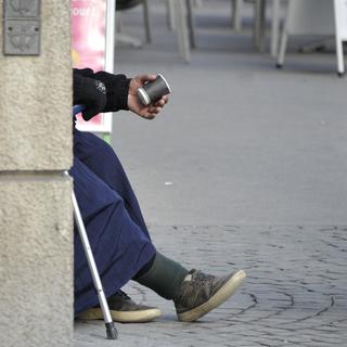 Une mendiante dans les rues de Lausanne. [Dominic Favre]