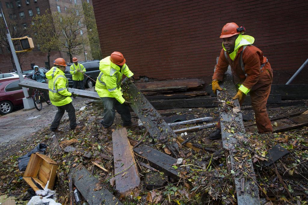 Les Américains ont commencé à réparer les dégâts causés par le passage de Sandy. [KEYSTONE - John Minchillo]