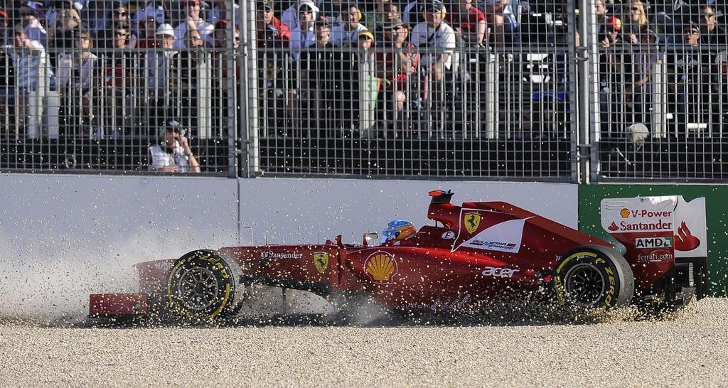 Fernando Alonso et sa Ferrari se sont retrouvés dans le bac à sable. [KEYSTONE - Andrew Brownbill]