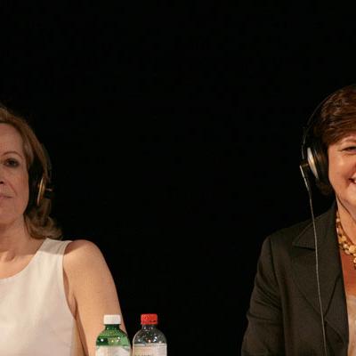 Nicole Castioni (PS) et Claudine Schmid (UMP), candidates à un poste de représentante à l'Assemblée nationale française des expatriées français de Suisse et du Liechtenstein, dans "La Soupe" du 13 mai 2012 au Studio 15 à la RTS à Lausanne. [Jean-Marc Nyffeler]