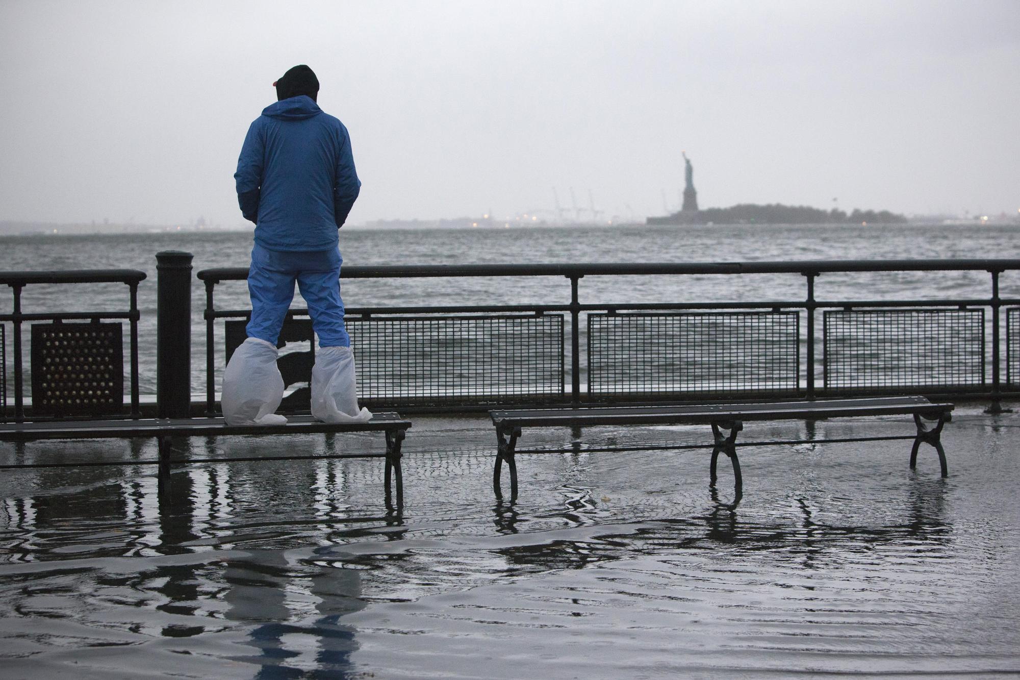 A New York, par endroit, le niveau de l'eau est monté à près d'un mètre. [Andrew Kelly]