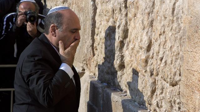 Le nouveau chef du Kadima Shaul Mofaz est vu comme un "sauveur" par ses camarades de parti. [Jim Hollander]