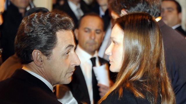 Le président de l'époque, Nicolas Sarkozy, et sa femme Carla Bruni à leur arrivée à la synagogue. [EPA/CHRISTOPHE KARAB]