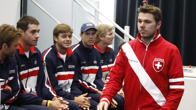 Switzerland's Davis Cup player Stanislas Wawrinka passes the players of the US team during the presentation of the players at the official Davis Cup draw ceremony in Fribourg, Switzerland, Thursday, February 9, 2012. Switzerland faces the US in the World Group first round. (KEYSTONE/Peter Klaunzer) [KEYSTONE - Peter Klaunzer]