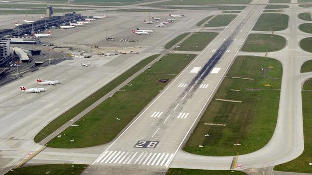 Vue aérienne de la piste 28 de l'aéroport de Zurich. [STEFFEN SCHMIDT]